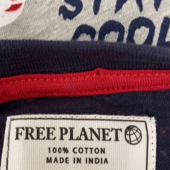 Free Planet Christmas T-Shirt - Picture 7 of 10